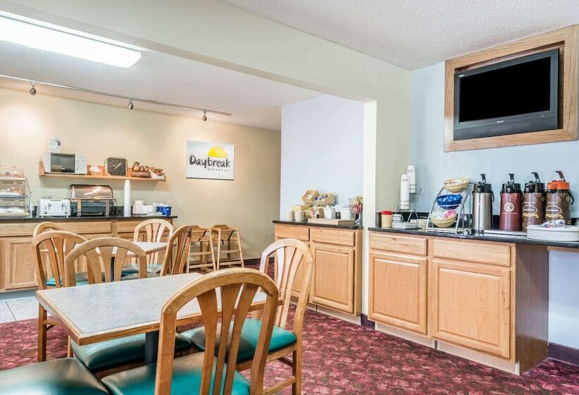 فندق Days Inn By Wyndham Black River Falls   Access To Atv Trail