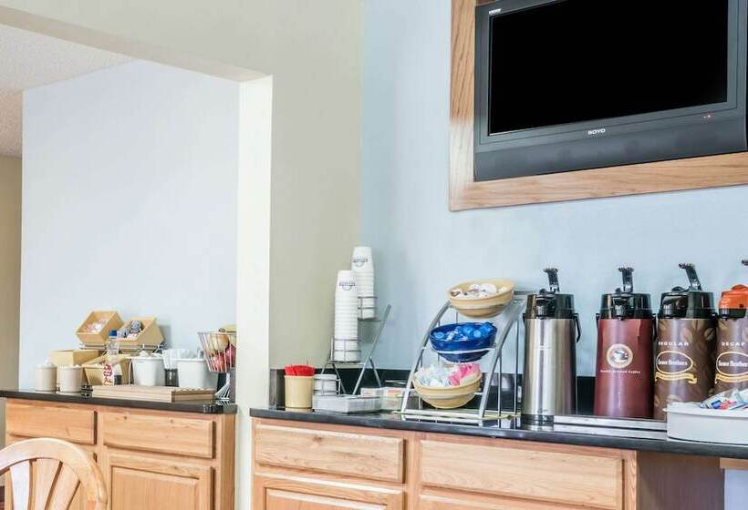 فندق Days Inn By Wyndham Black River Falls   Access To Atv Trail