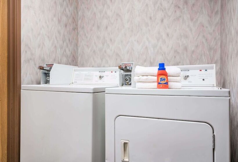 فندق Days Inn By Wyndham Black River Falls   Access To Atv Trail