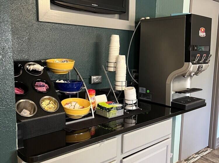 فندق Days Inn By Wyndham Black River Falls   Access To Atv Trail