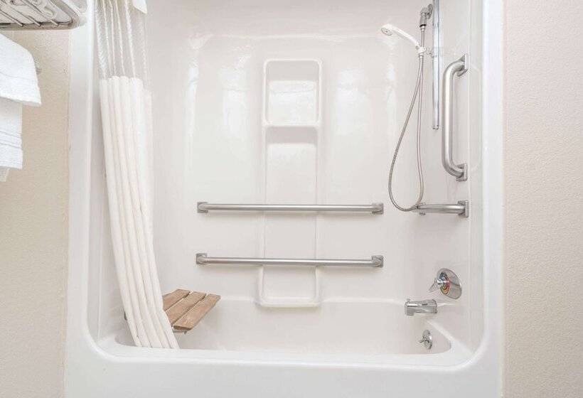 فندق Days Inn By Wyndham Black River Falls   Access To Atv Trail