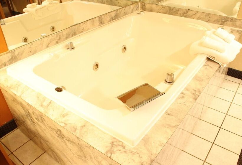 فندق Days Inn By Wyndham Black River Falls   Access To Atv Trail