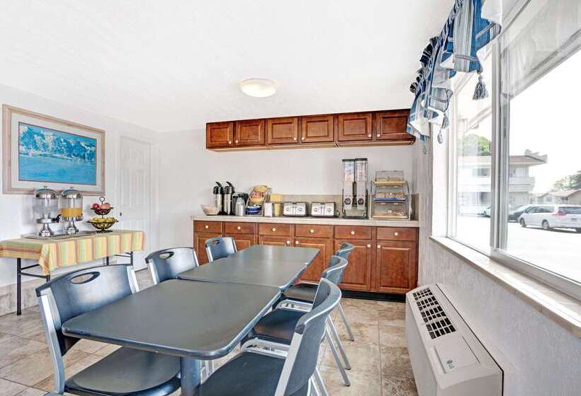 호텔 Days Inn By Wyndham Seattle North Of Downtown