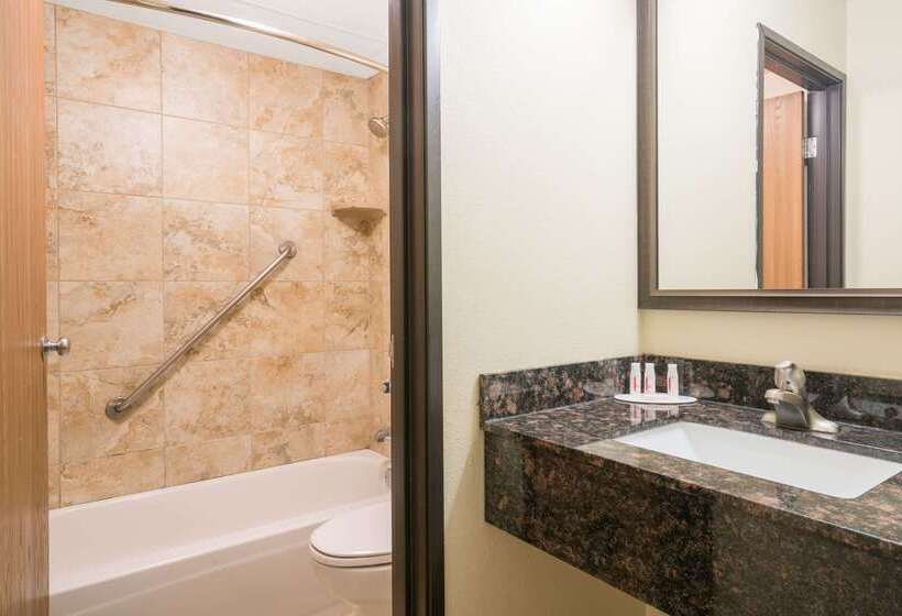 فندق Days Inn & Suites By Wyndham Baxter Brainerd Area