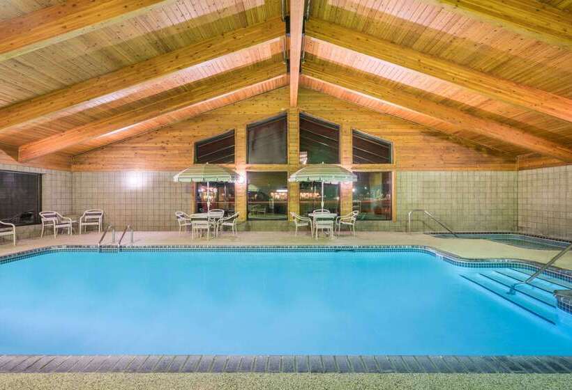 فندق Days Inn & Suites By Wyndham Baxter Brainerd Area