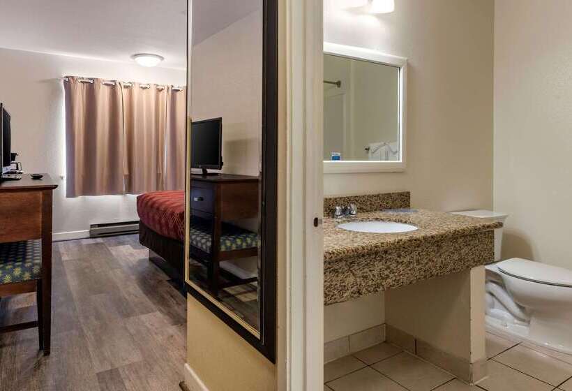 فندق Bay Breeze Inn