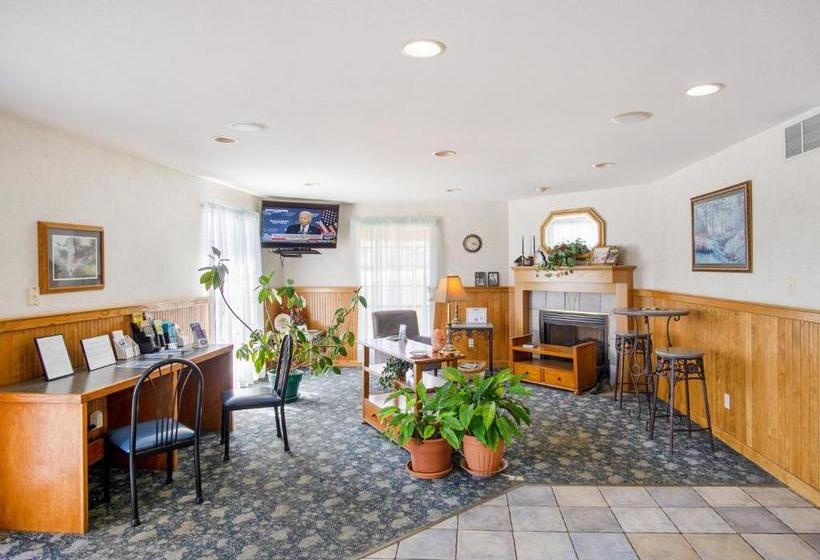 فندق Econo Lodge Inn & Suites Lake of the Ozarks