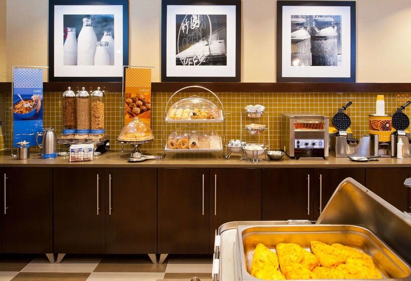 فندق Hampton Inn By Hilton Shelton