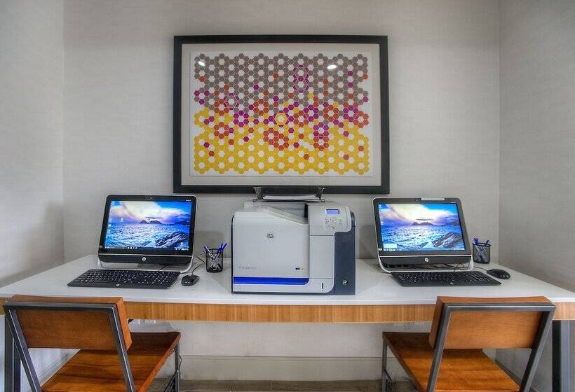 هتل Holiday Inn Express & Suites Tempe By Ihg