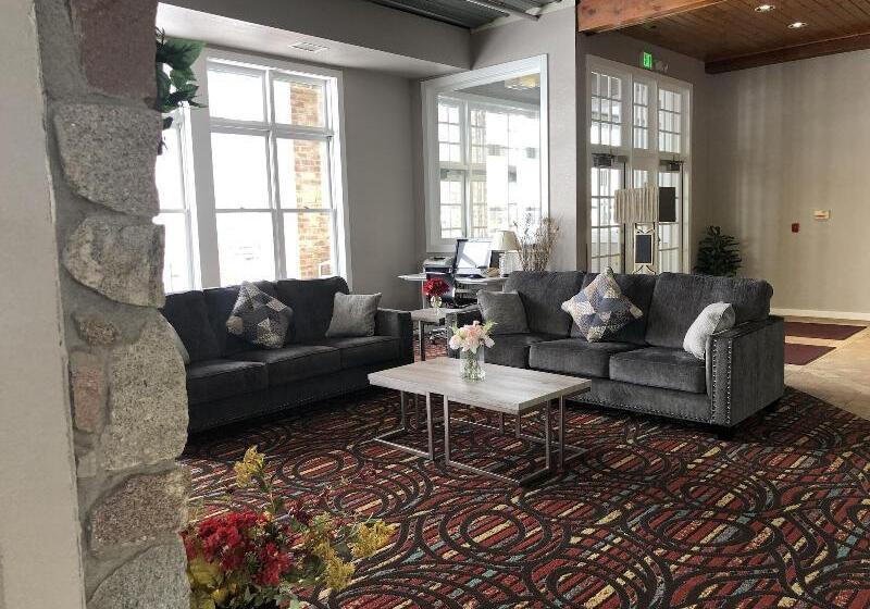 فندق Hometown Inn And Suites Belle Plaine