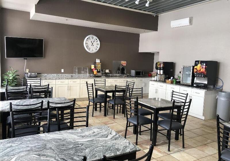 בית מלון כפרי Hometown Inn And Suites Belle Plaine