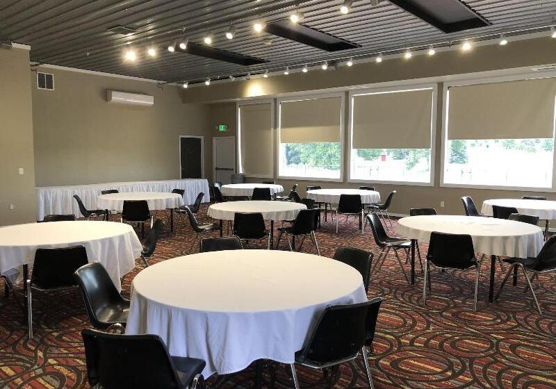 فندق Hometown Inn And Suites Belle Plaine