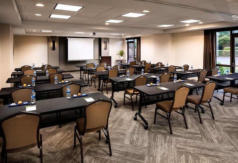 Отель Hyatt Place Charlotte Arrowood