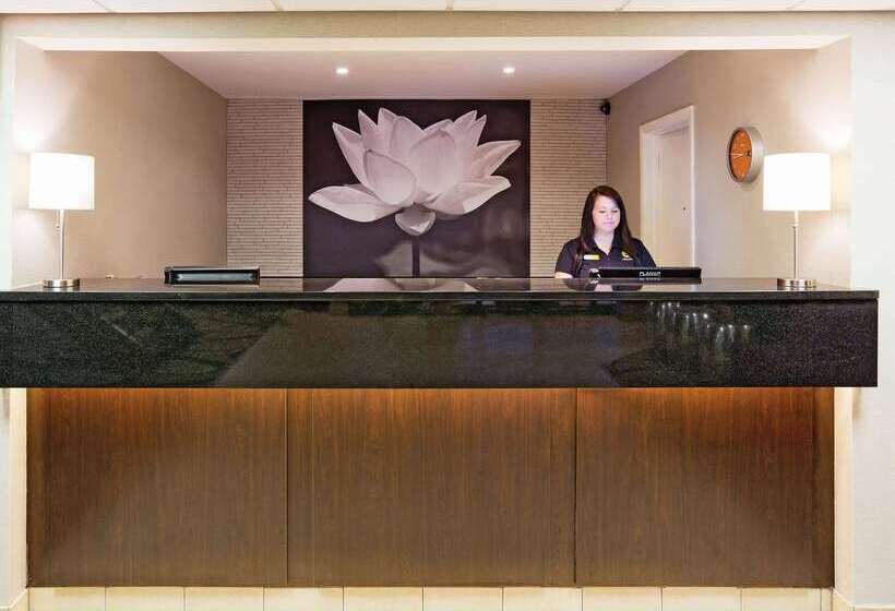 فندق La Quinta Inn By Wyndham Oshkosh