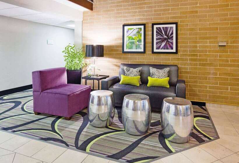 فندق La Quinta Inn By Wyndham Oshkosh