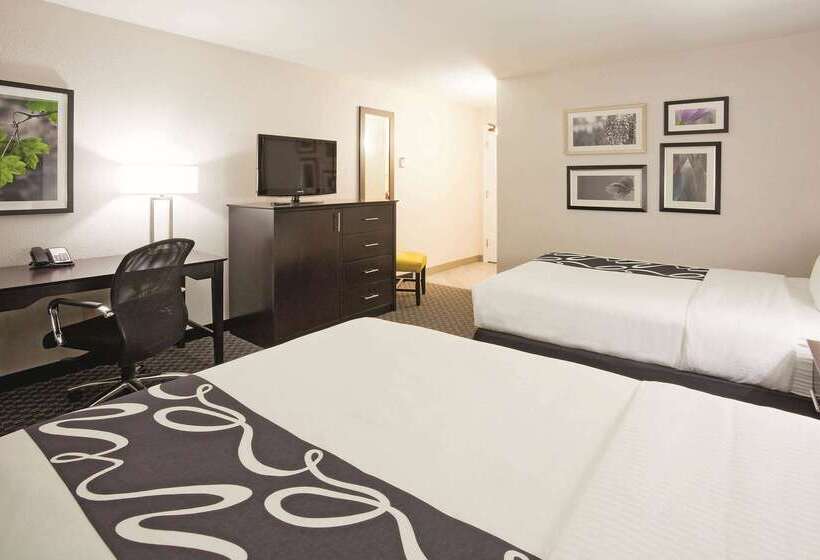فندق La Quinta Inn By Wyndham Oshkosh