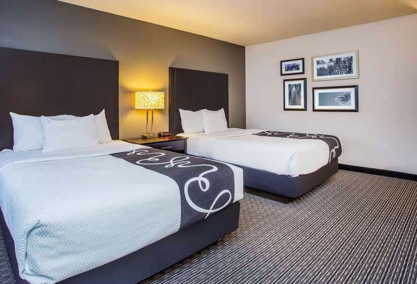 فندق La Quinta Inn By Wyndham Oshkosh