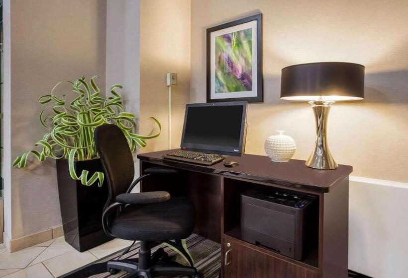 فندق La Quinta Inn By Wyndham Oshkosh