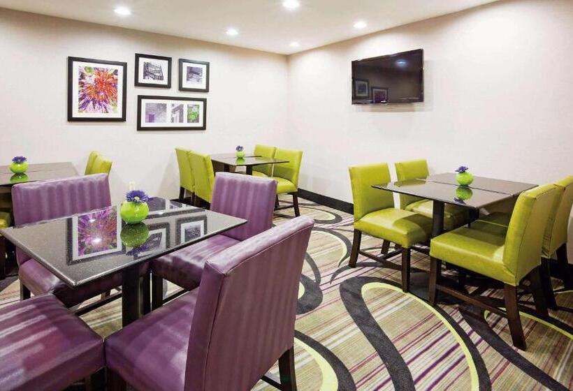 فندق La Quinta Inn By Wyndham Oshkosh