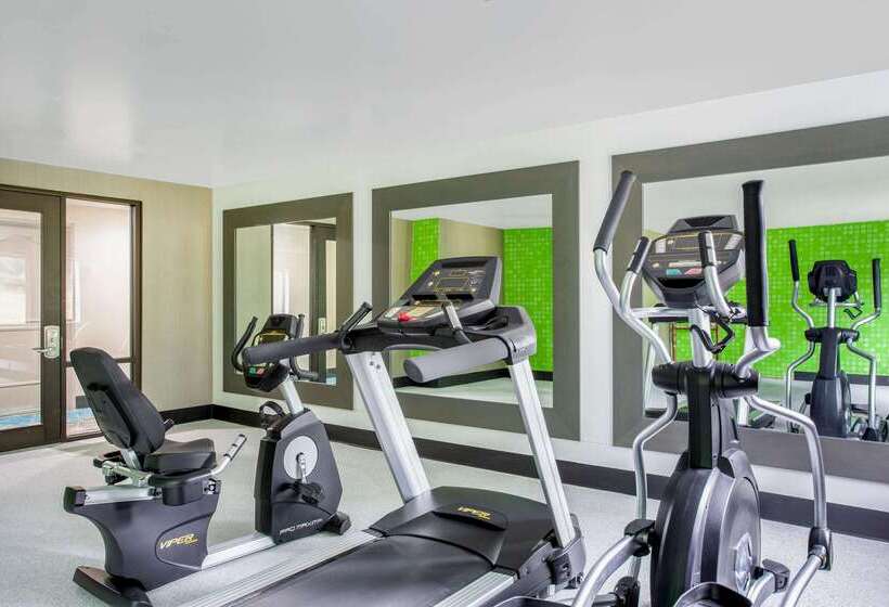 هتل La Quinta Inn By Wyndham Roanoke Salem