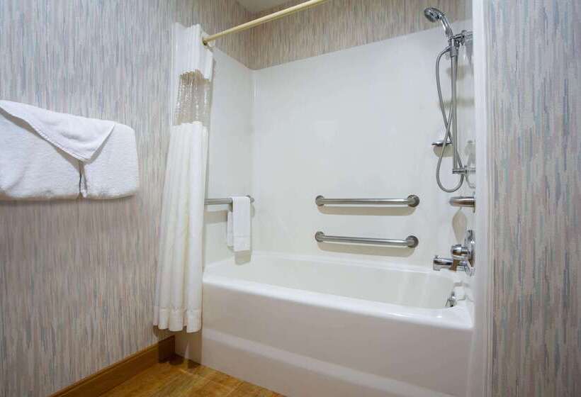 בית מלון כפרי La Quinta Inn By Wyndham Roanoke Salem