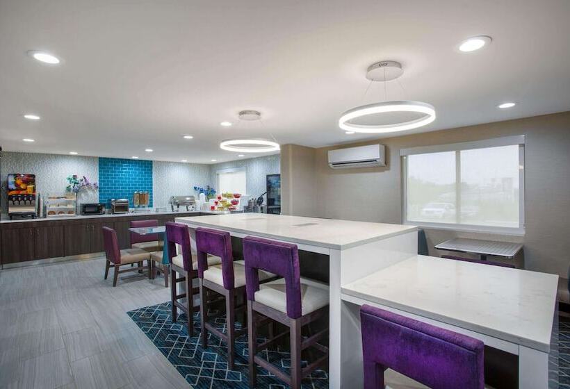 בית מלון כפרי La Quinta Inn By Wyndham Roanoke Salem