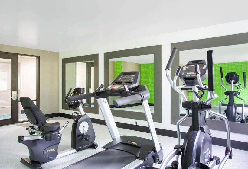 בית מלון כפרי La Quinta Inn By Wyndham Roanoke Salem