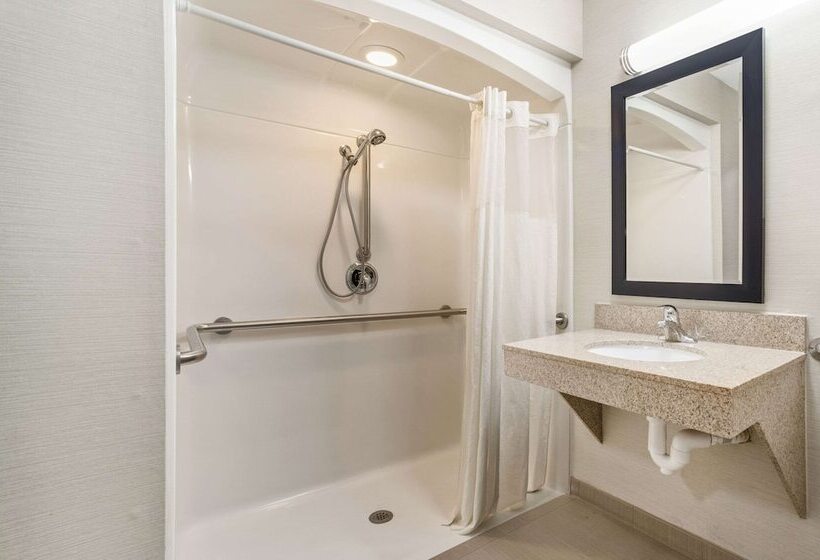 فندق Quality Inn