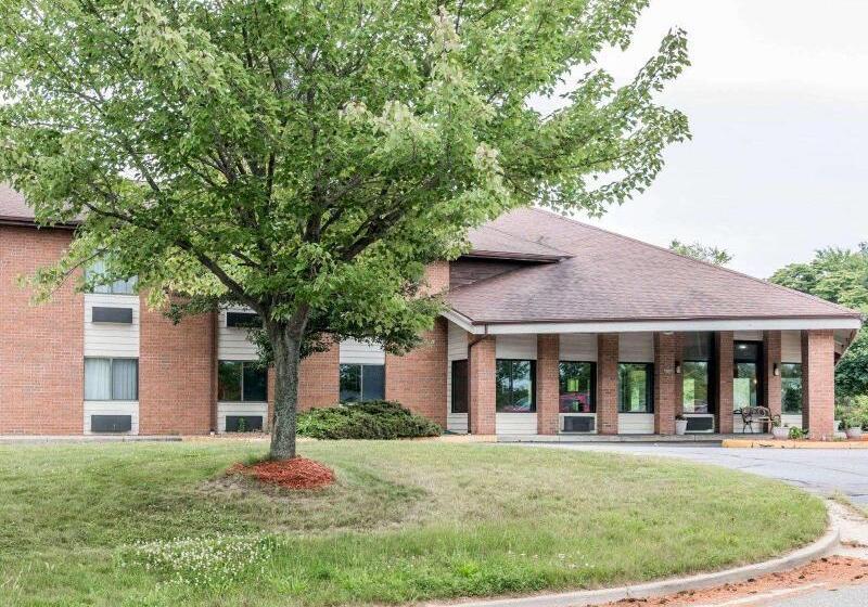 هتل Quality Inn Grand Rapids North