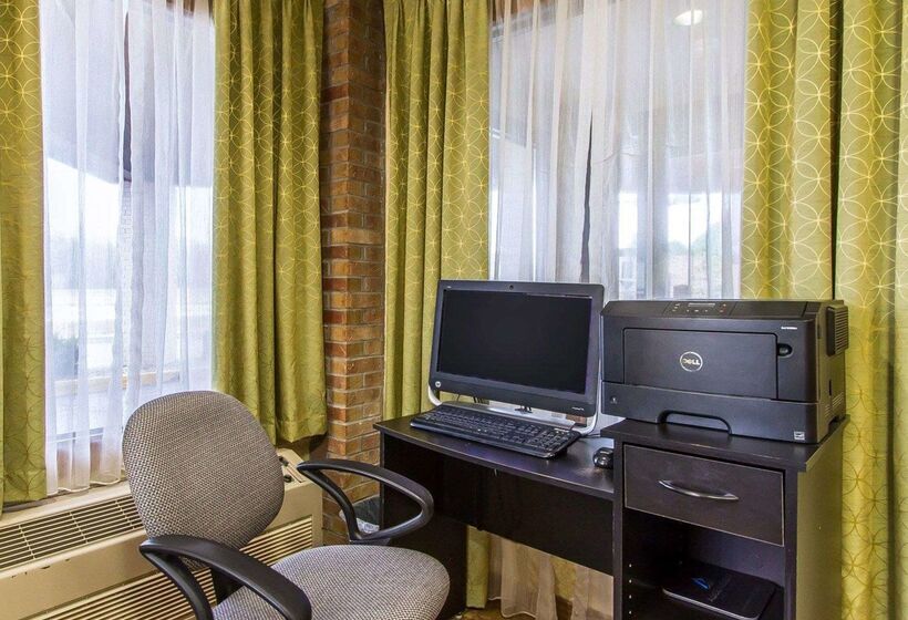 Отель Quality Inn Macomb Near University Area