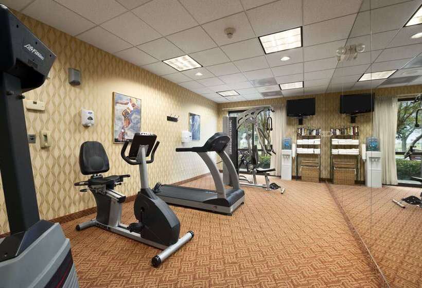 酒店 Ramada By Wyndham Suites Orlando Airport