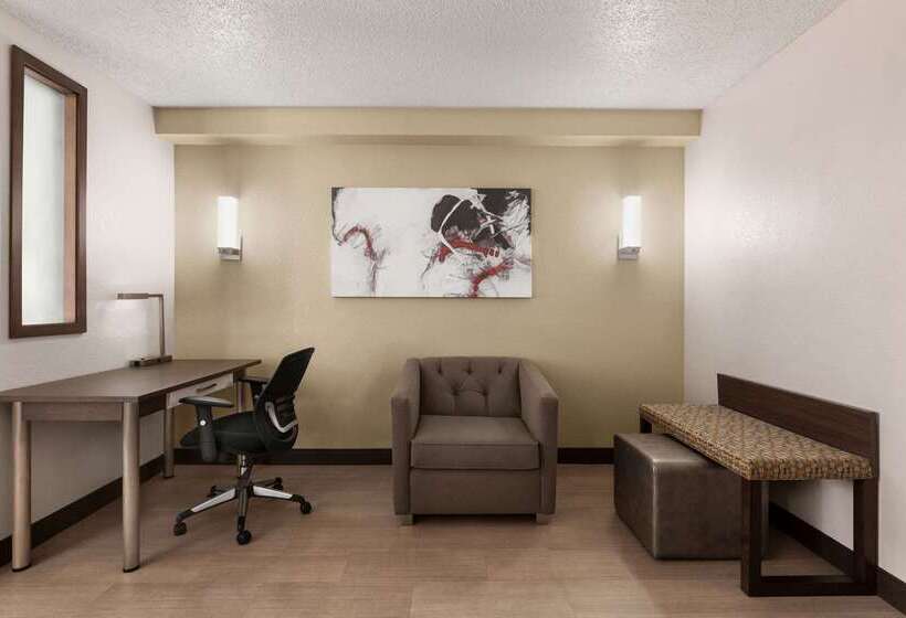 酒店 Ramada By Wyndham Suites Orlando Airport