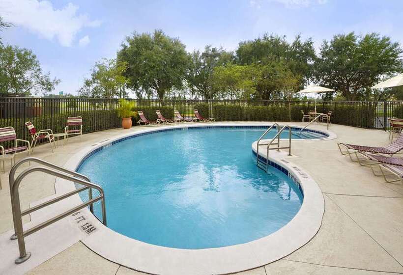 酒店 Ramada By Wyndham Suites Orlando Airport