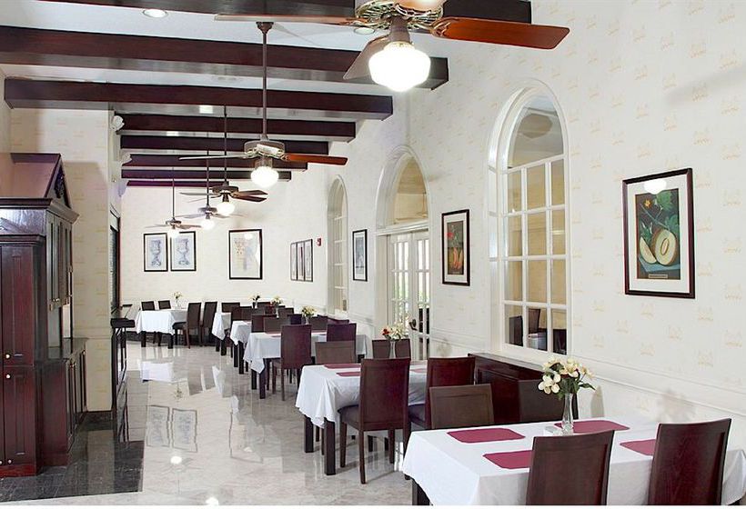 فندق Congress  And Suites