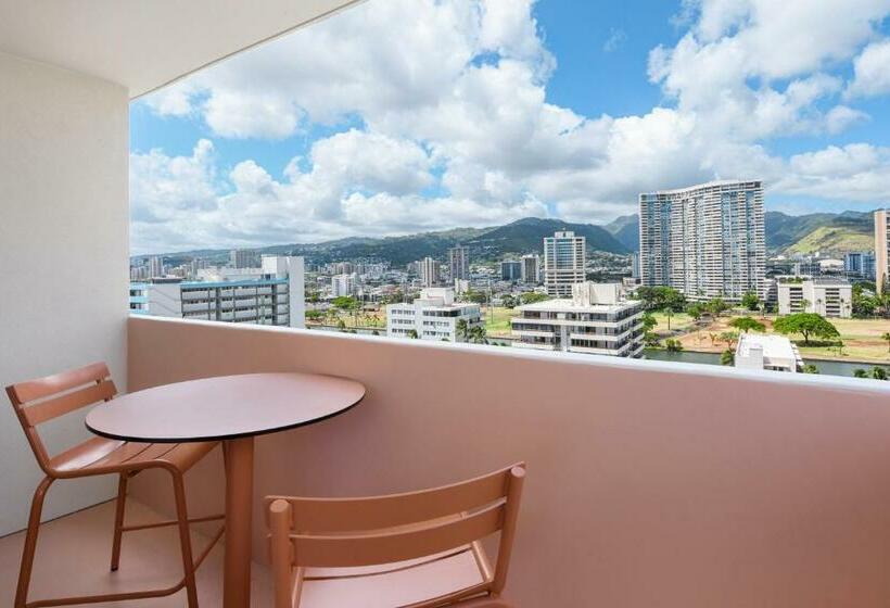 Отель Romer Waikiki At The Ambassador