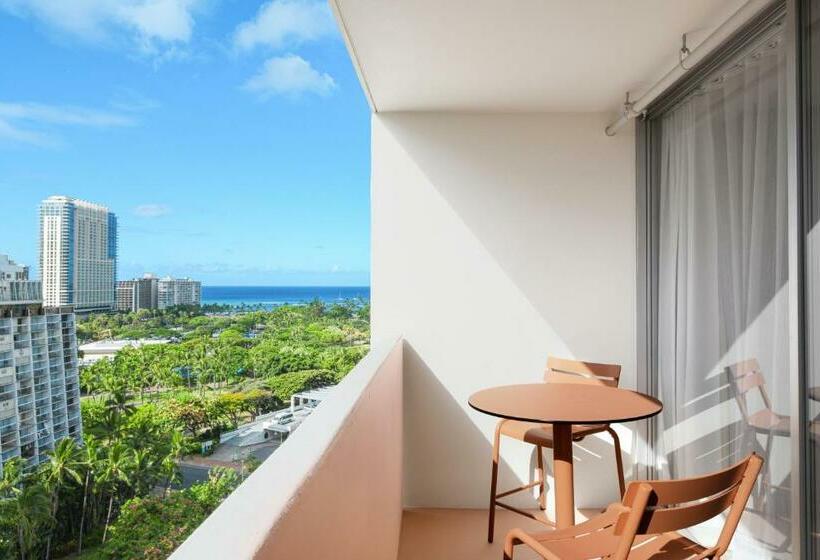 Отель Romer Waikiki At The Ambassador