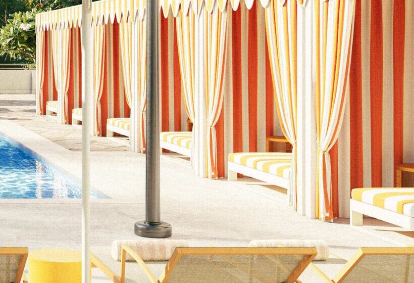 Отель Romer Waikiki At The Ambassador