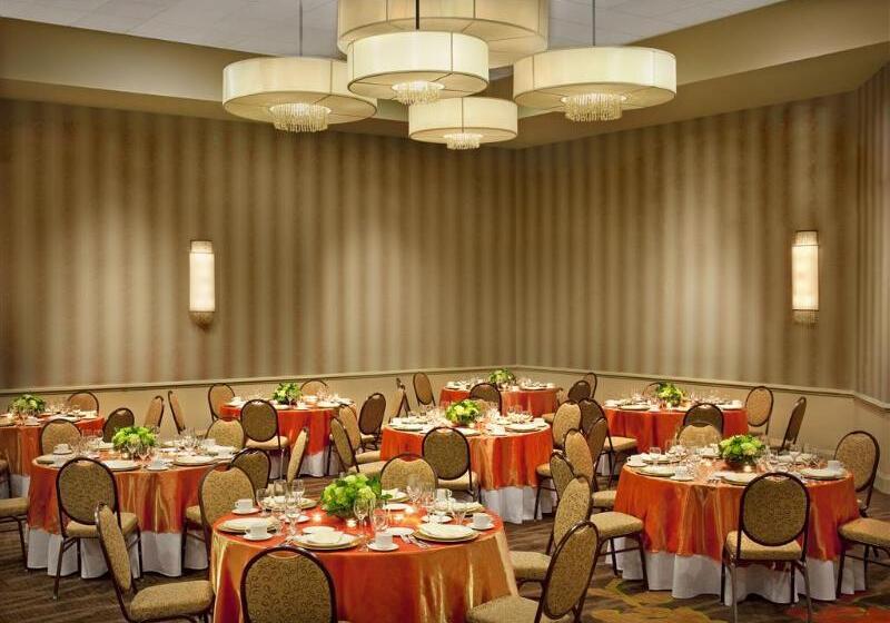 Отель Sheraton Albuquerque Airport