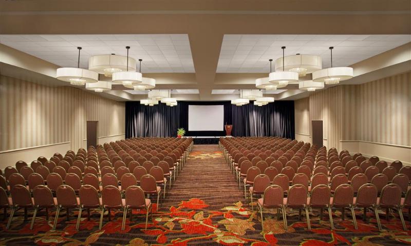 Отель Sheraton Albuquerque Airport