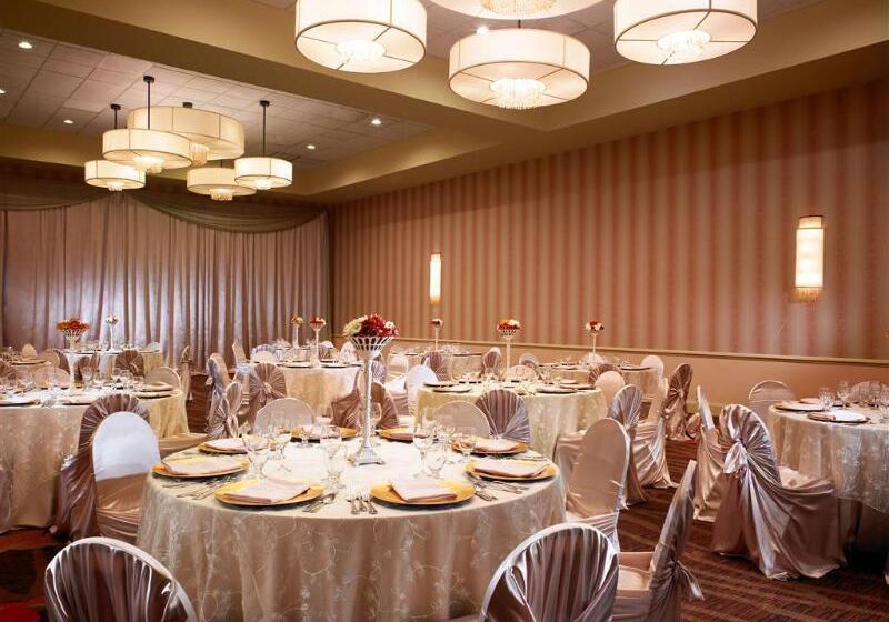 Отель Sheraton Albuquerque Airport