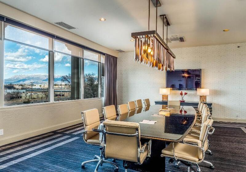 Отель Sheraton Albuquerque Airport