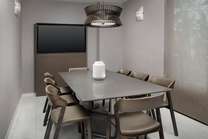 Отель Springhill Suites By Marriott Atlanta Perimeter Center