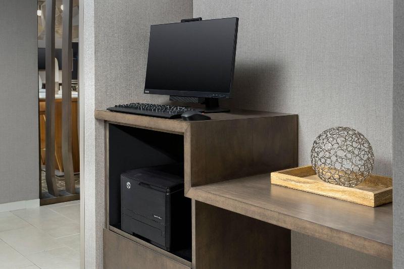 Отель Springhill Suites By Marriott Atlanta Perimeter Center