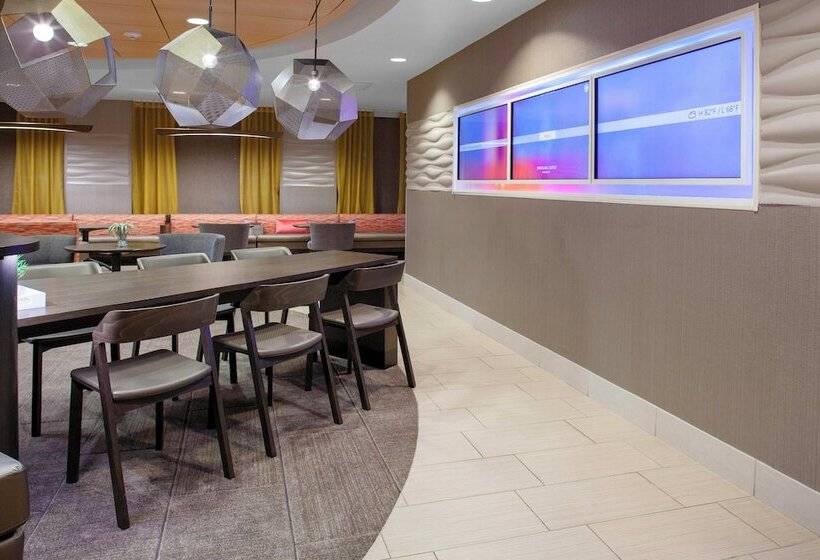 فندق Springhill Suites Cincinnati North Forest Park
