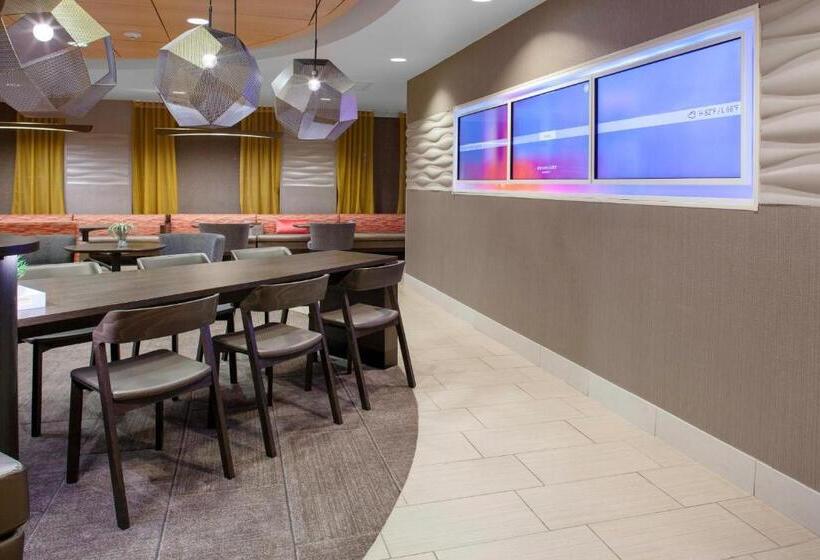فندق Springhill Suites Cincinnati North Forest Park