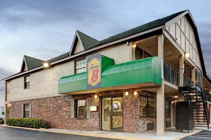 فندق Super 8 Tampa U.S.F. Near Busch Gardens Downtown