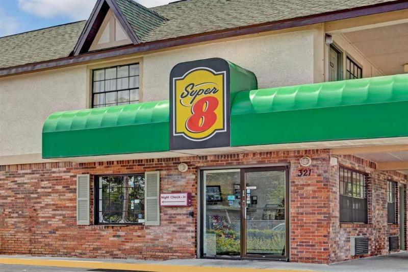 فندق Super 8 Tampa U.S.F. Near Busch Gardens Downtown