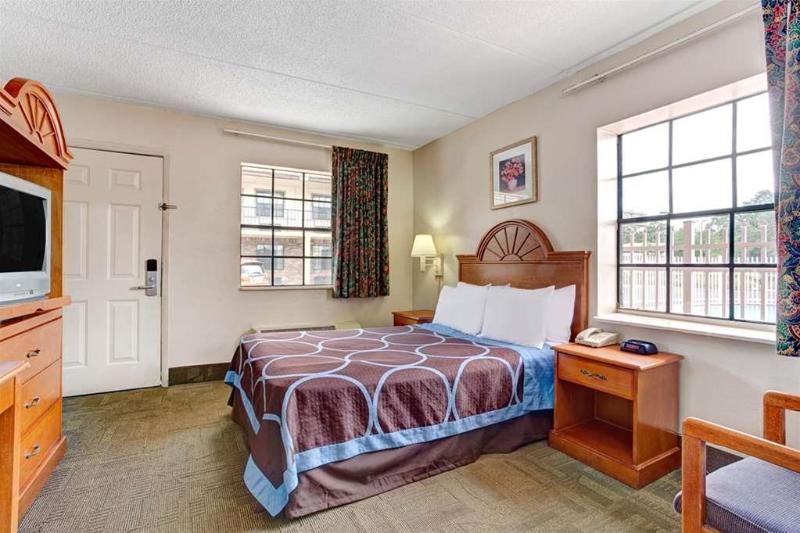 فندق Super 8 Tampa U.S.F. Near Busch Gardens Downtown