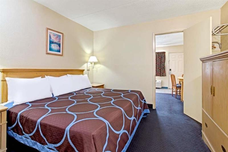 فندق Super 8 Tampa U.S.F. Near Busch Gardens Downtown