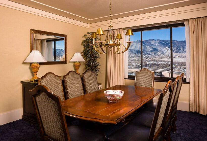 فندق The Antlers, A Wyndham